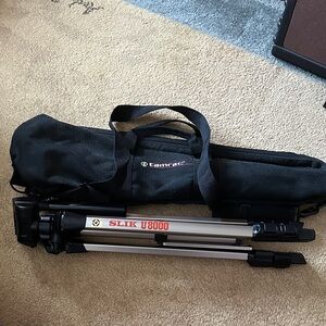 SLIK U8000 Tripod with Black Carrying Case -perfect condition